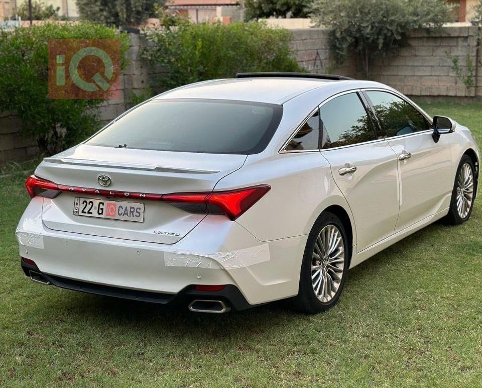 تويوتا أفالون